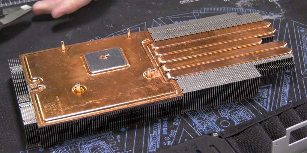 Разглядываем AMD Radeon VII неглиже. Термопрокладка с эффективностью как у жидкого металла?
