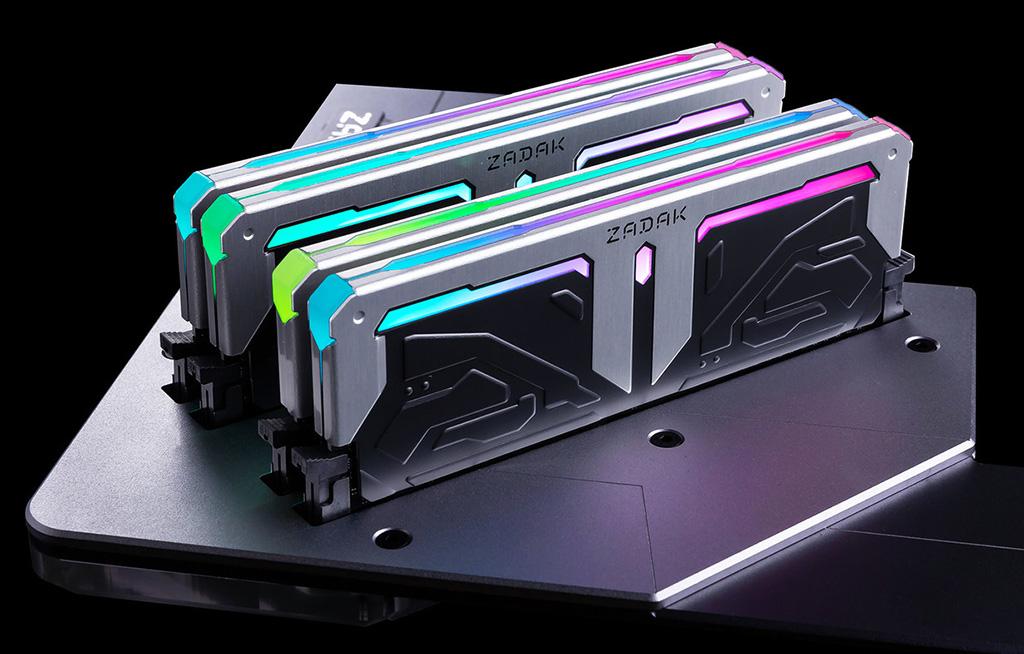 Zadak предлагает комплекты памяти Spark DDR4 RGB