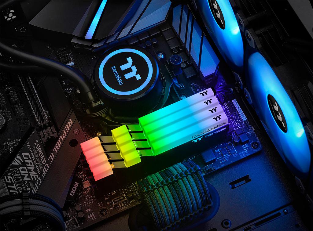 Thermaltake выпустила высокочастотные модули памяти Toughram RGB DDR4