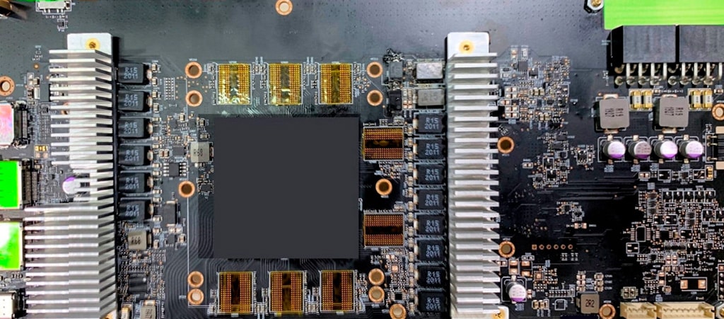 Рассматриваем фото платы вроде как AMD Radeon RX 6800XT