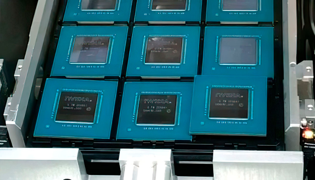 GPU NVIDIA GA104-300 для GeForce RTX 3070 позируют на групповом фото