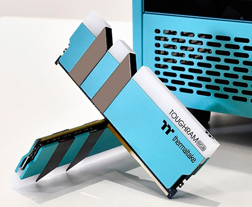 Модули памяти Thermaltake ToughRAM RGB DDR4 теперь предлагаются ещё и в бирюзовом цвете