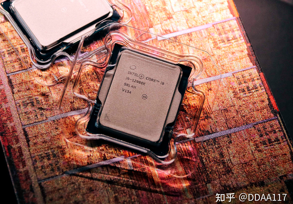 Первые фото розничных экземпляров Intel Core i9-12900K и Core i5-12600K