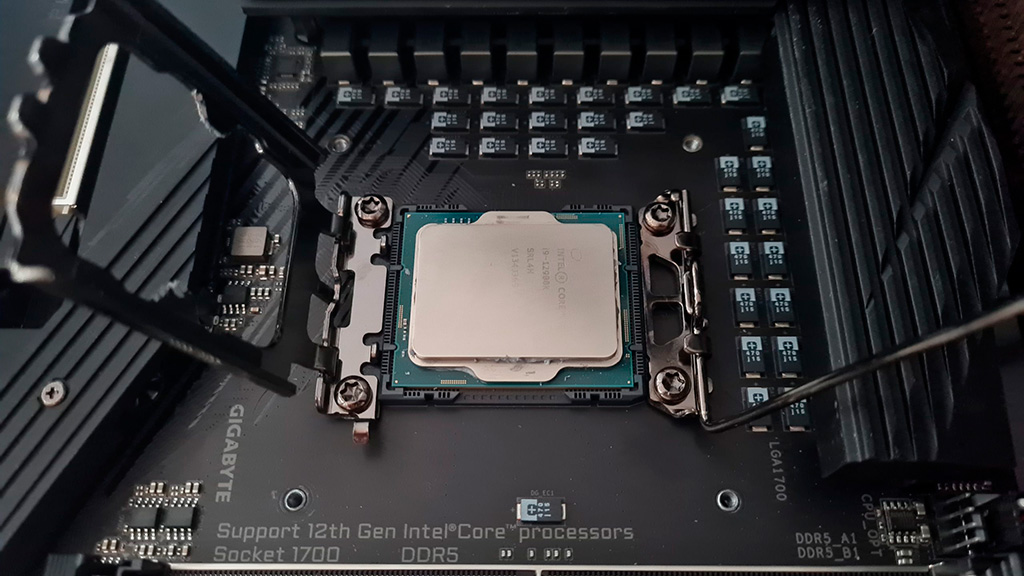 Процессоры Intel LGA1700 со временем изгибаются