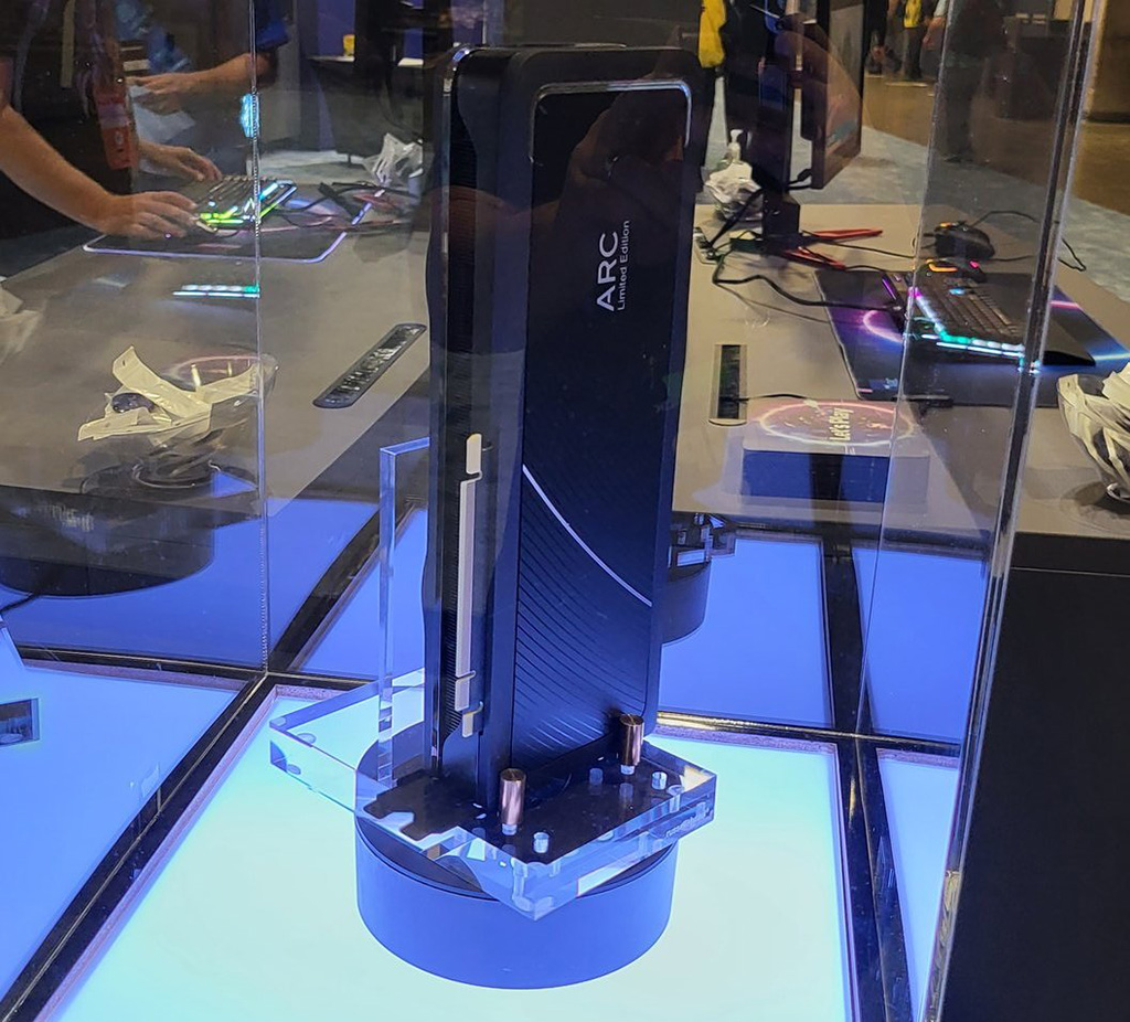 Intel показала видеокарту Arc A770 «живъём»