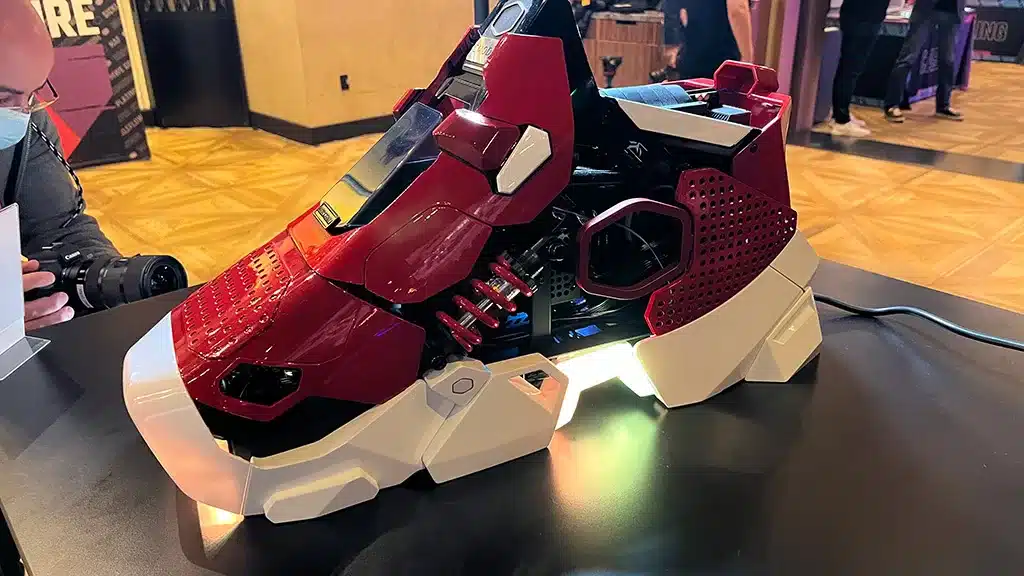 Cooler Master Sneaker X – компьютер-кроссовок за $6000
