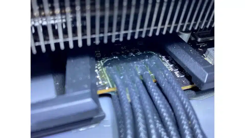 Владельцы RTX 4090 сгоревшими коннекторами 16-pin прибегают к самодельным решениям