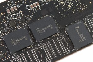 Intel и SoftBank создают стартап Saimemory — альтернатива HBM в разработке