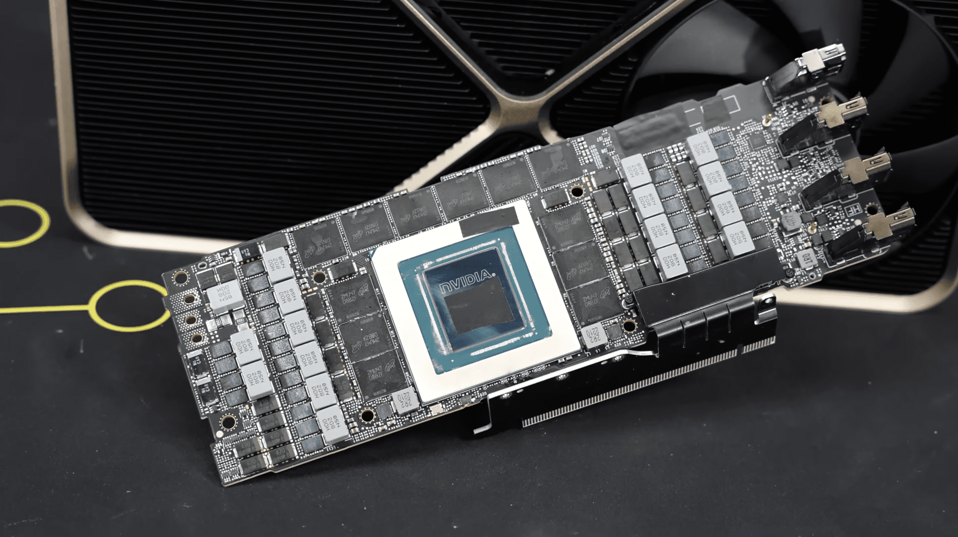 Прототип RTX Titan Ada наконец разобрали