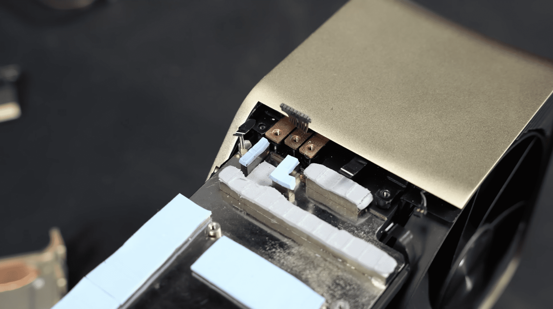 Прототип RTX Titan Ada наконец разобрали