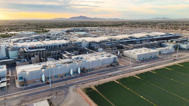 Apple и Nvidia рассматривают Intel для производства чипов в 2028 году — из-за тарифов, геополитики и давления со стороны США