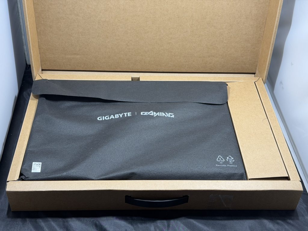 GIGABYTE GAMING A18 PRO: большой игровой ноутбук с ИИ-помощником GiMATE