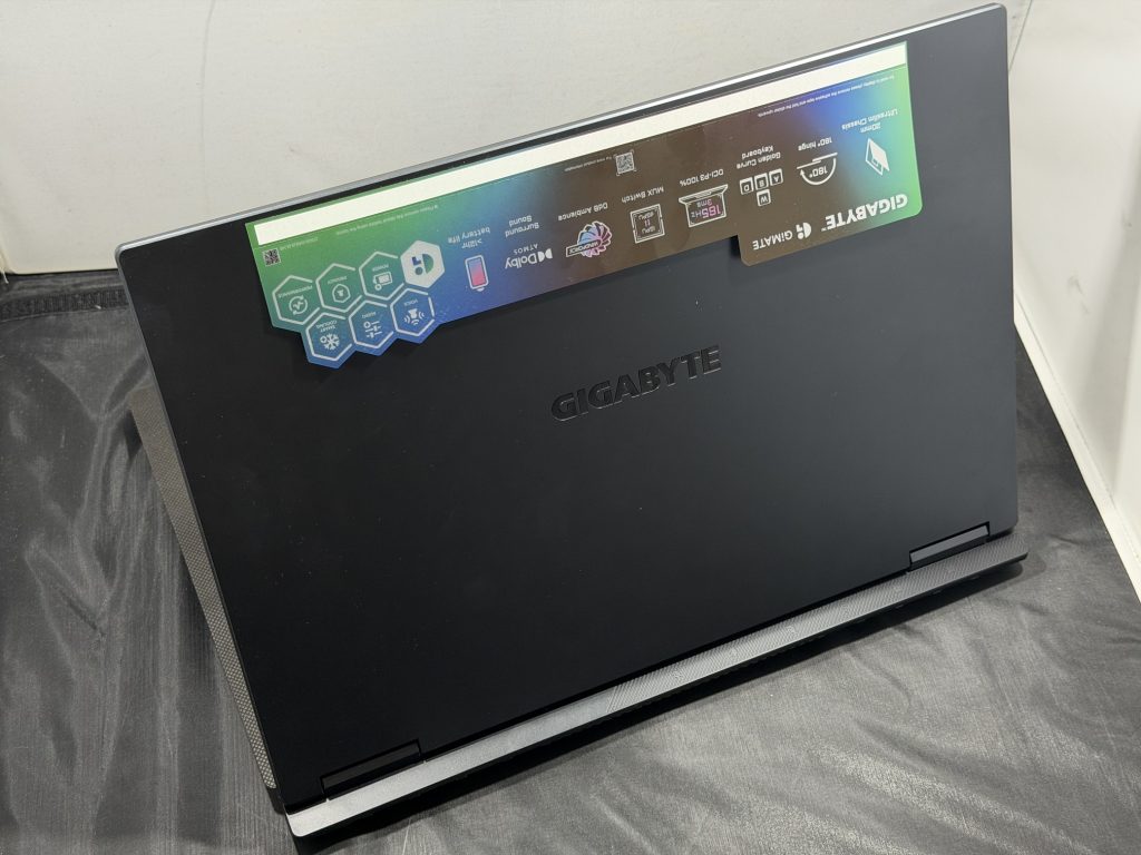 GIGABYTE GAMING A18 PRO: большой игровой ноутбук с ИИ-помощником GiMATE