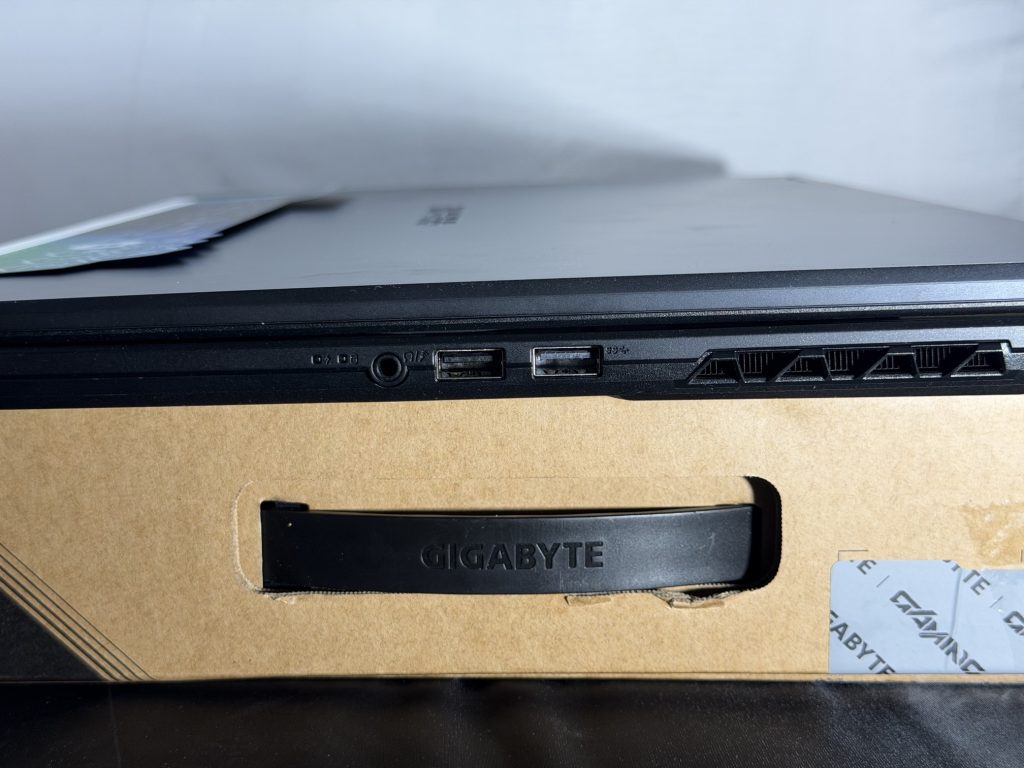 GIGABYTE GAMING A18 PRO: большой игровой ноутбук с ИИ-помощником GiMATE