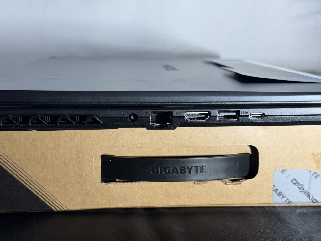 GIGABYTE GAMING A18 PRO: большой игровой ноутбук с ИИ-помощником GiMATE