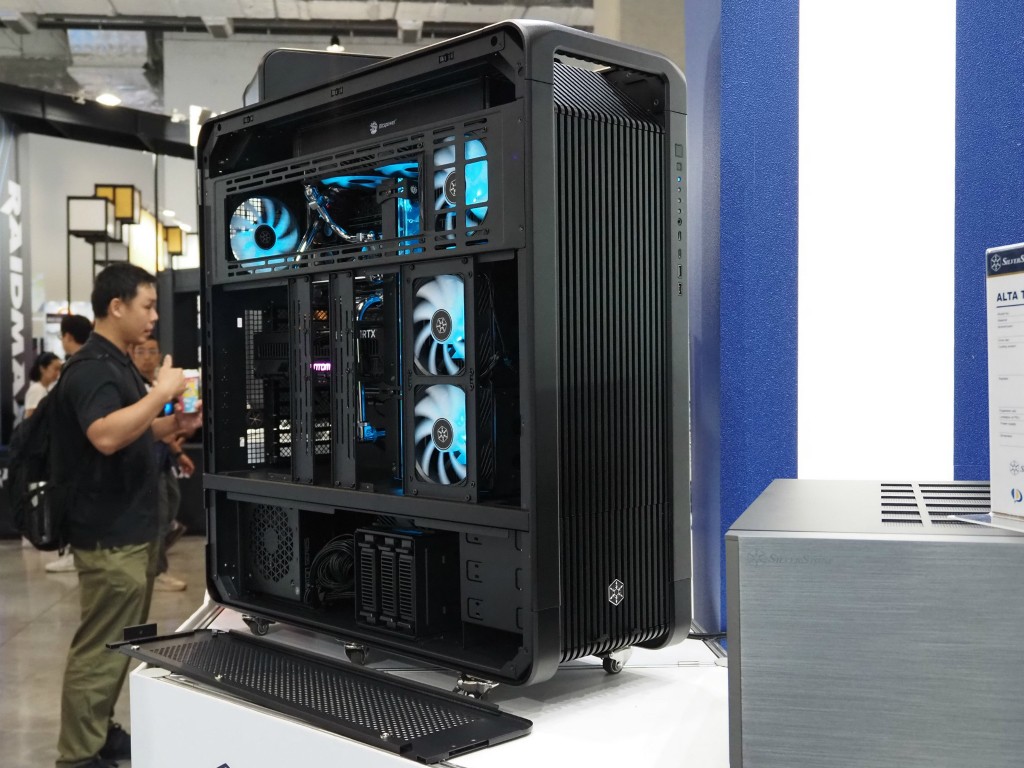 Корпус-монстр SilverStone Alta T2