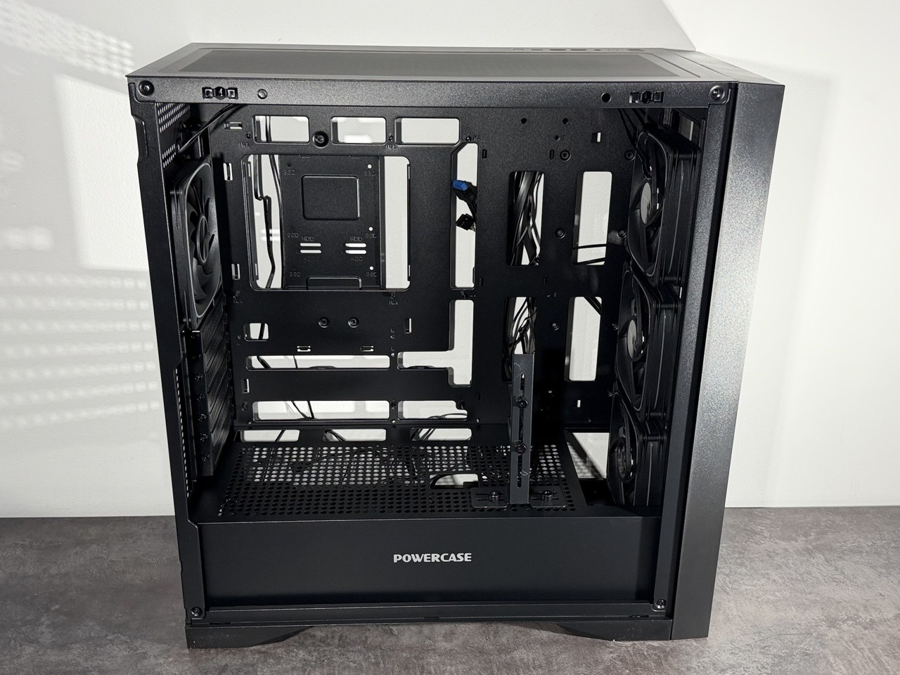 Powercase ByteFlow Pro ARGB: обзор.