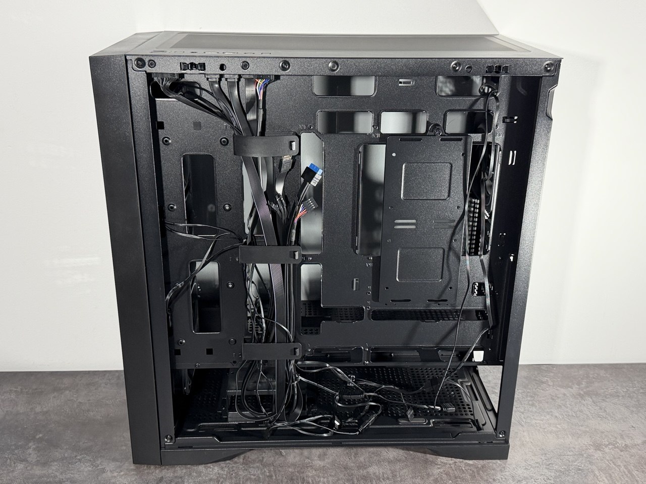 Powercase ByteFlow Pro ARGB: обзор.